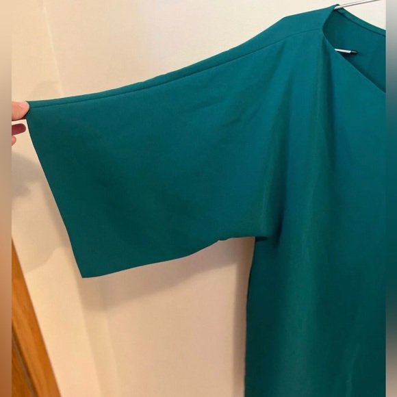 Elie Tahari Emerald Green Dress with Flowy Sleeves Size 2 - Picture 3 of 5